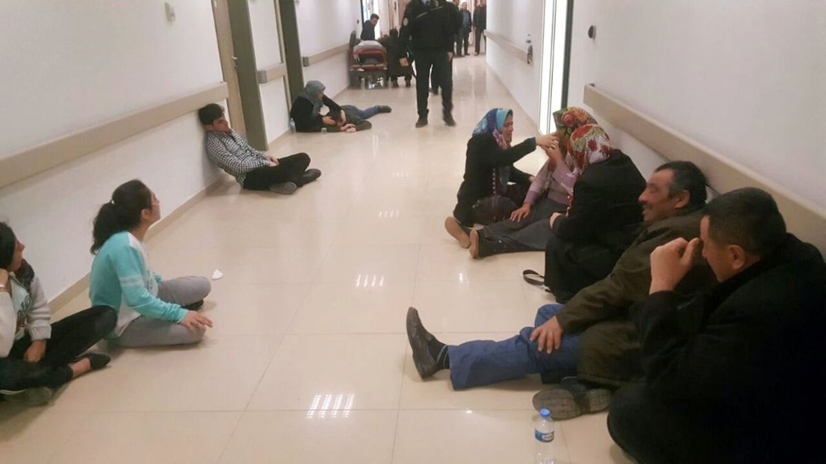 Evinin Önünde Yere Yığılan Genç Hayatını Kaybetti