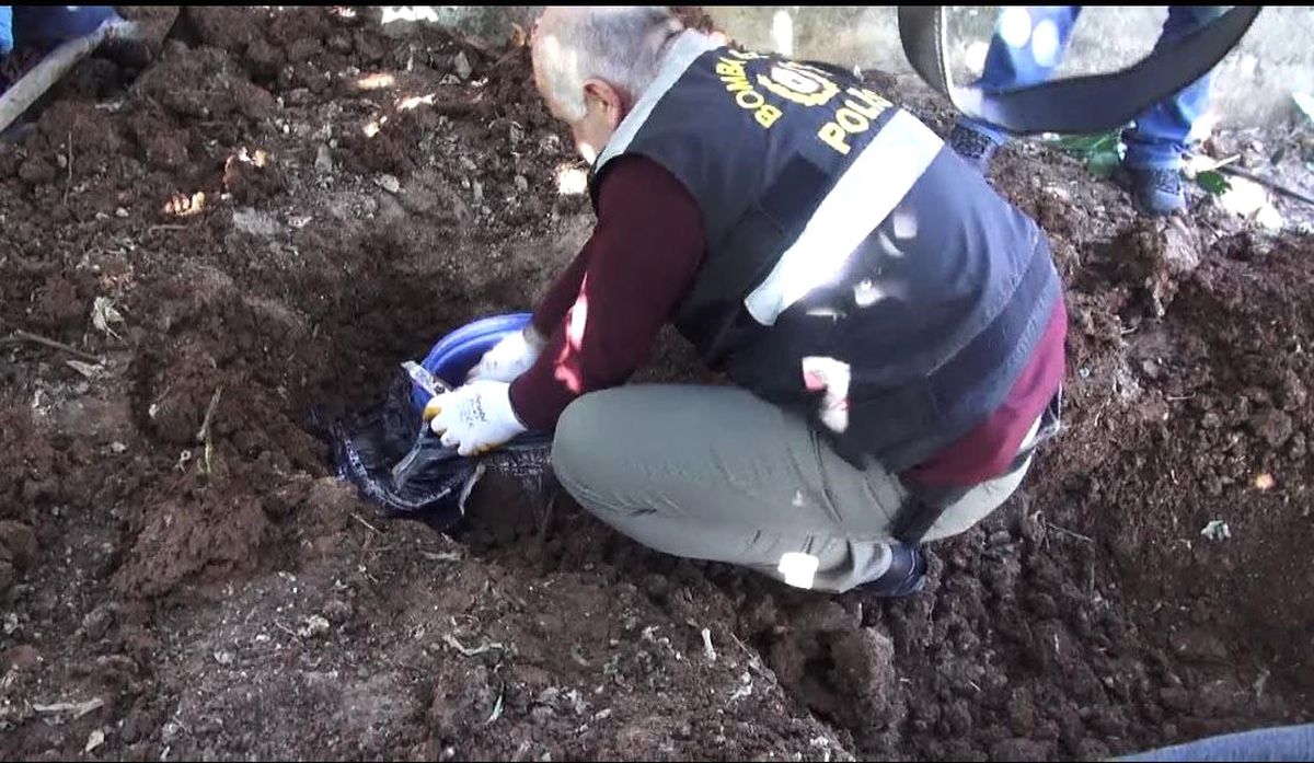 Mersin'de Toprağa Gömülü Halde 80 Kilo Patlayıcı Ele Geçirildi