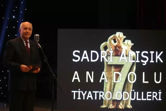 Sadri Alışık Ödülleri Yenimahalle'de Sahiplerini Buldu Sadri Alışık Ödülleri Yenimahalle'de Sahiplerini Buldu