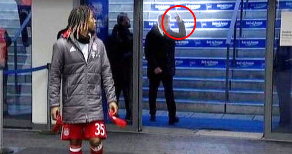 Taraftarlara El Hareketi Yapan Ancelotti, Federasyona 5 Bin Euro Bağış Yapacak