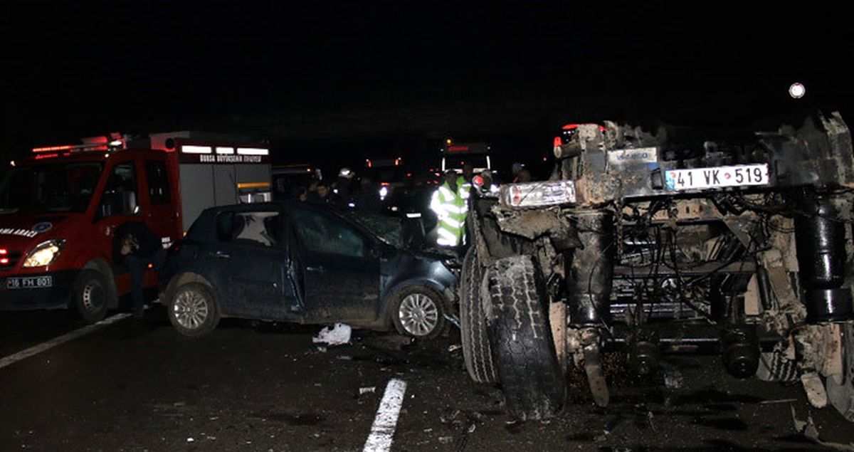 Damperi Açık Şekilde İlerleyen TIR Kazaya Neden Oldu: 2 Ölü