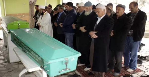 Alaşehir'de Eşi ve Kızını Öldüren Bilal Kupal; 'Karım Beni Öldürmeye Çalıştı' (5) Alaşehir'de Eşi ve Kızını Öldüren Bilal Kupal; 'Karım Beni Öldürmeye Çalıştı' (5)