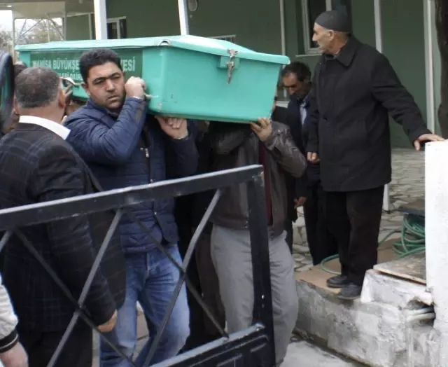 Anne Kız Son Yolculuğuna Birlikte Uğurlandı Anne Kız Son Yolculuğuna Birlikte Uğurlandı