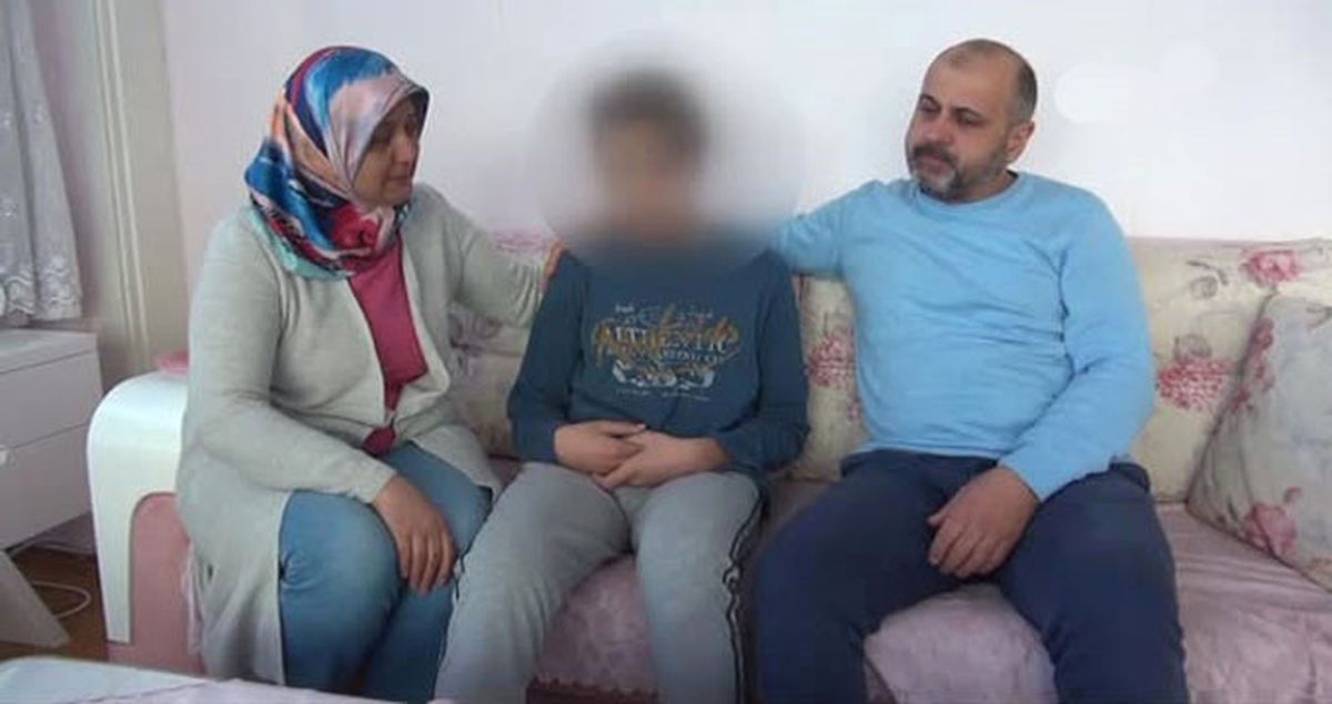 Denizli'de Bir Öğretmen Bahçede Oynayan Öğrenciyi Hastanelik Etti