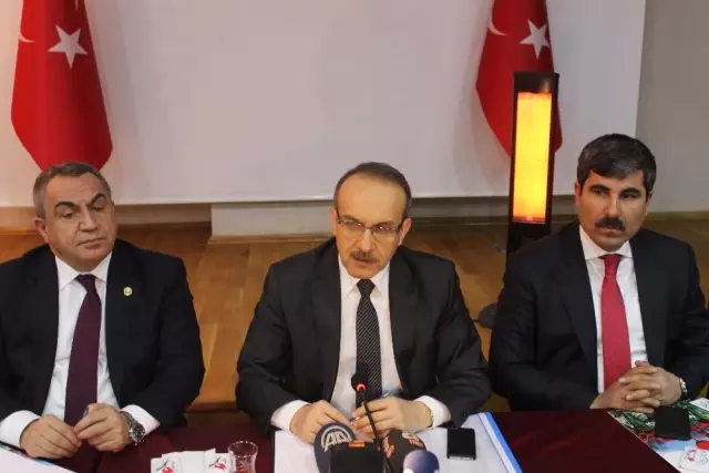 Vali Yavuz Kanaat Önderleriyle Bir Araya Geldi Vali Yavuz Kanaat Önderleriyle Bir Araya Geldi