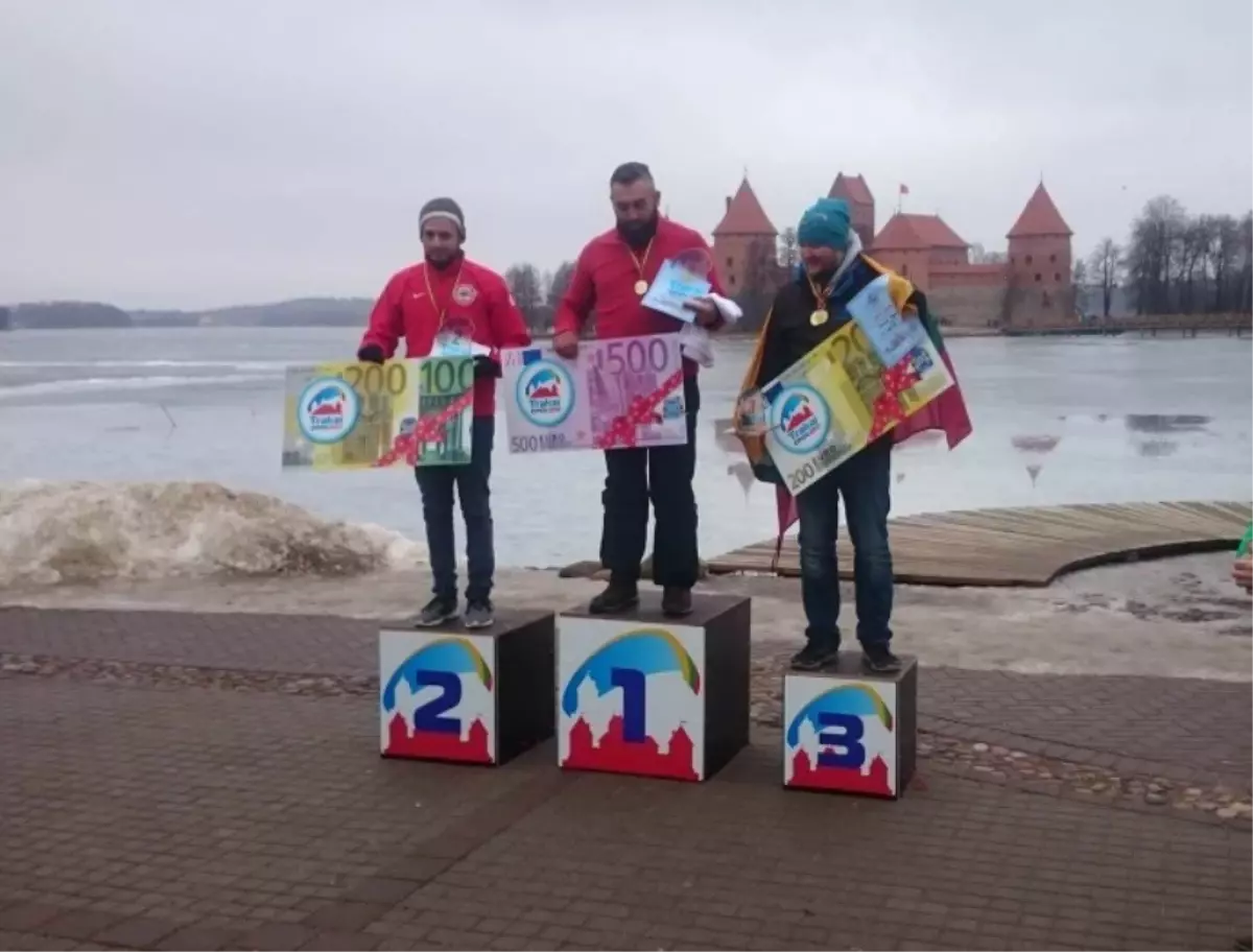 Yakın Doğu Üniversitesi Paraşütte Dünya 2.'si