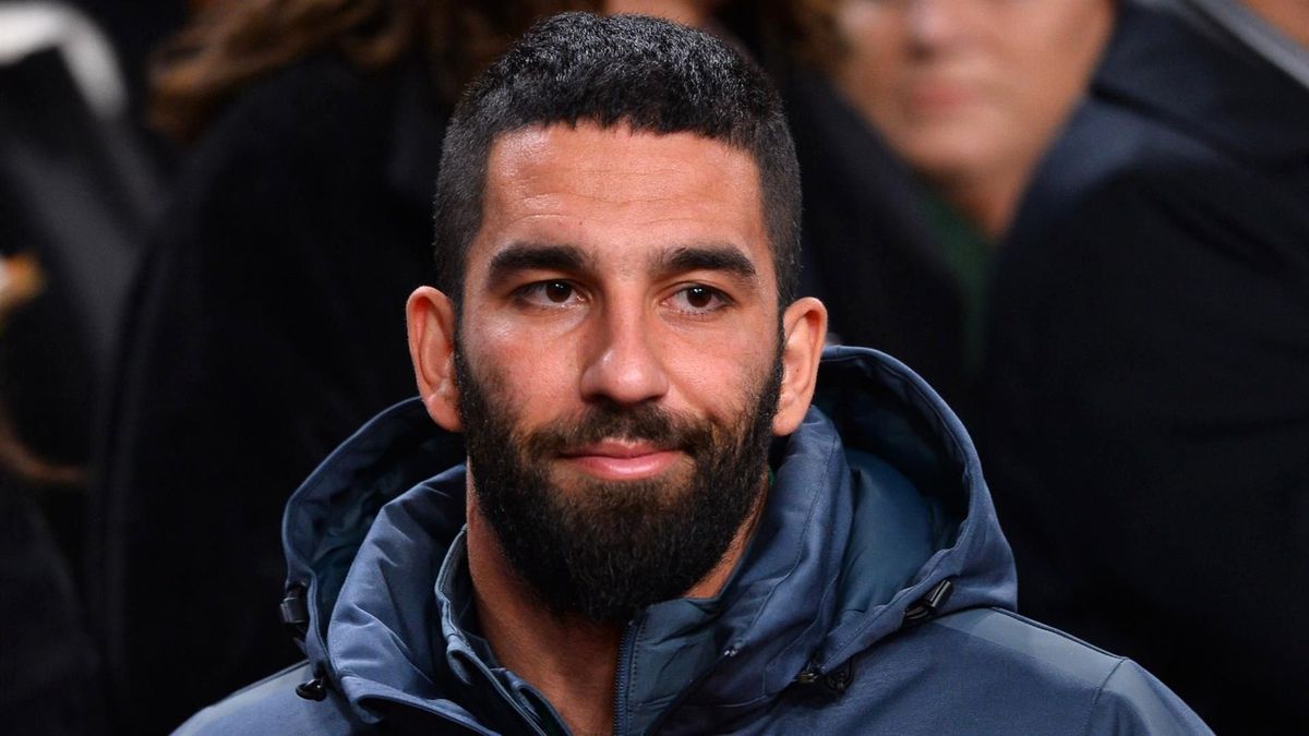 Arda Turan Londra'dan Ev Aldığı Haberlerini Yalanladı