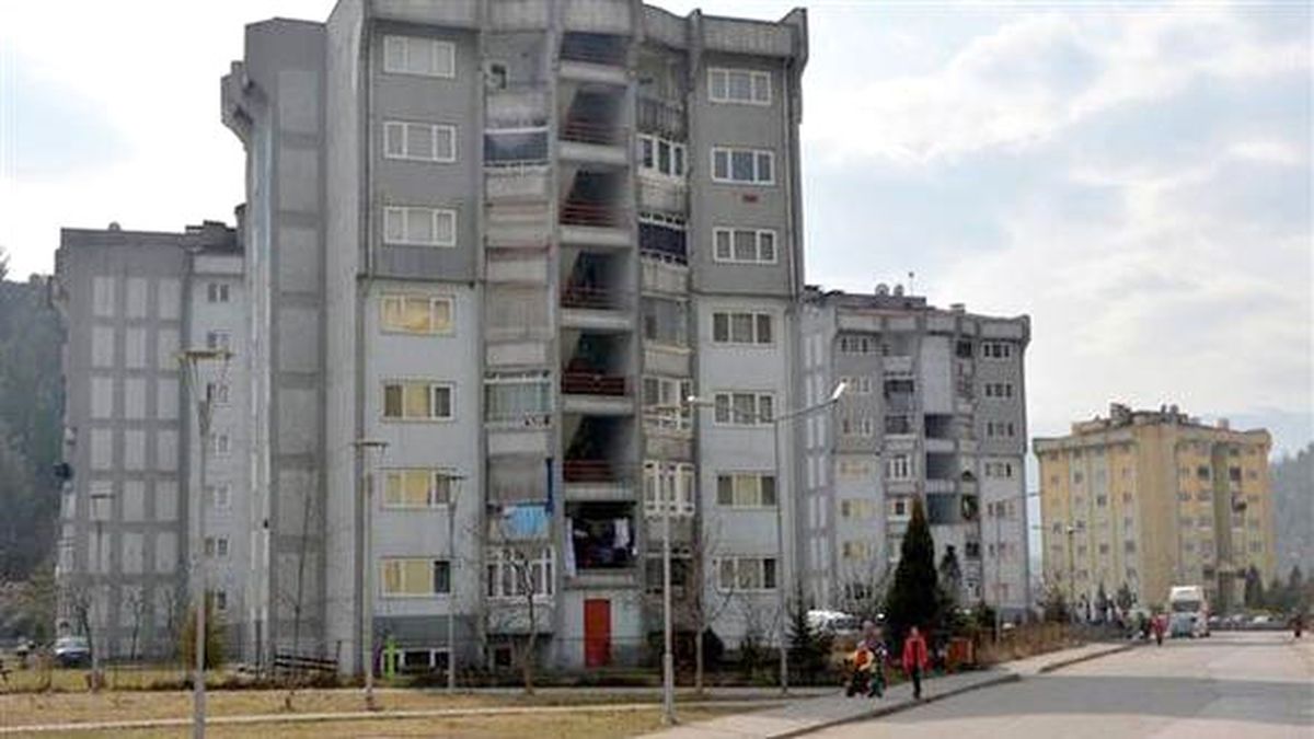Asansör Mühürlendi, Engelli Vatandaşlar 8 Aydır Dışarıya Çıkamıyor