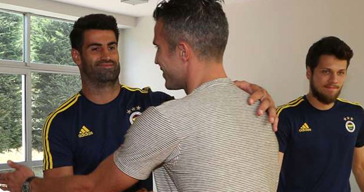 Fenerbahçe'de Volkan Demirel, Topla Buluşmada Robin van Persie'yi Geçti