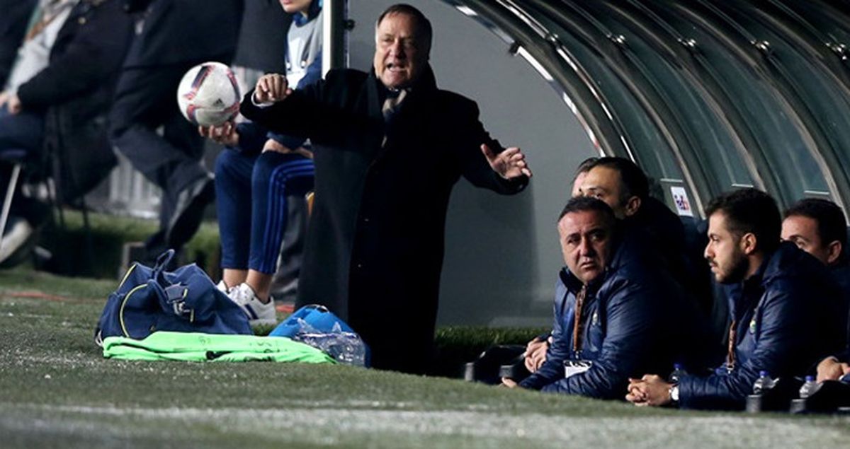 Fenerbahçeli Fernandao, Advocaat'a Saatini Göstererek İsyan Etti