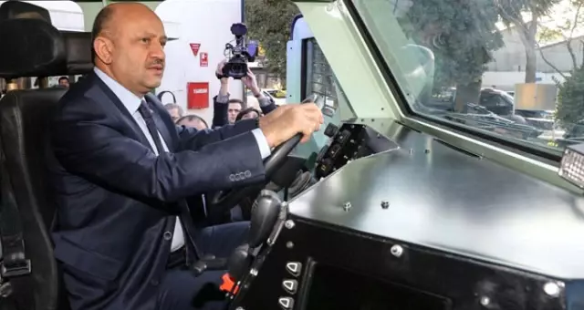 Fikri Işık BMC'yi Ziyaret Etti, Zırhlı Araç Kullandı