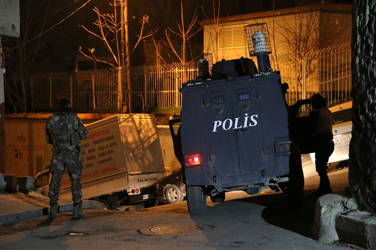 Istanbul'da DHKP-C Operasyonu! Polis Kapıları Kırıp Evlere Daldı