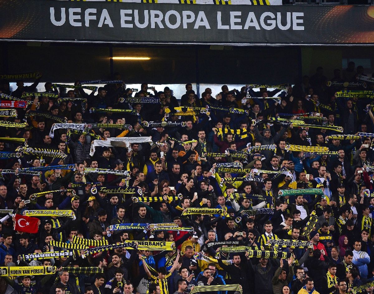 Kadiköy'den 'Yönetim Istifa' Sloganları Yükseldi