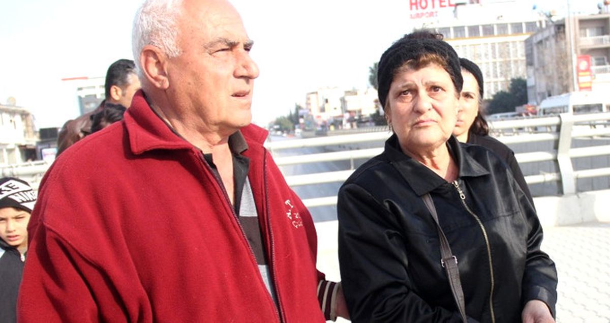 Yolda Yürürken Kolyesini Kapkaççılara Kaptıran Kadın Gözyaşlarını Tutamadı