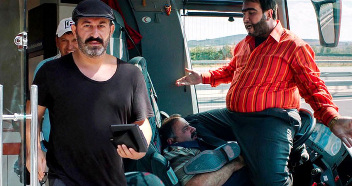 Cem Yılmaz, Şahan Gökbakar'a Twitter Üzerinden Göndermede Bulundu