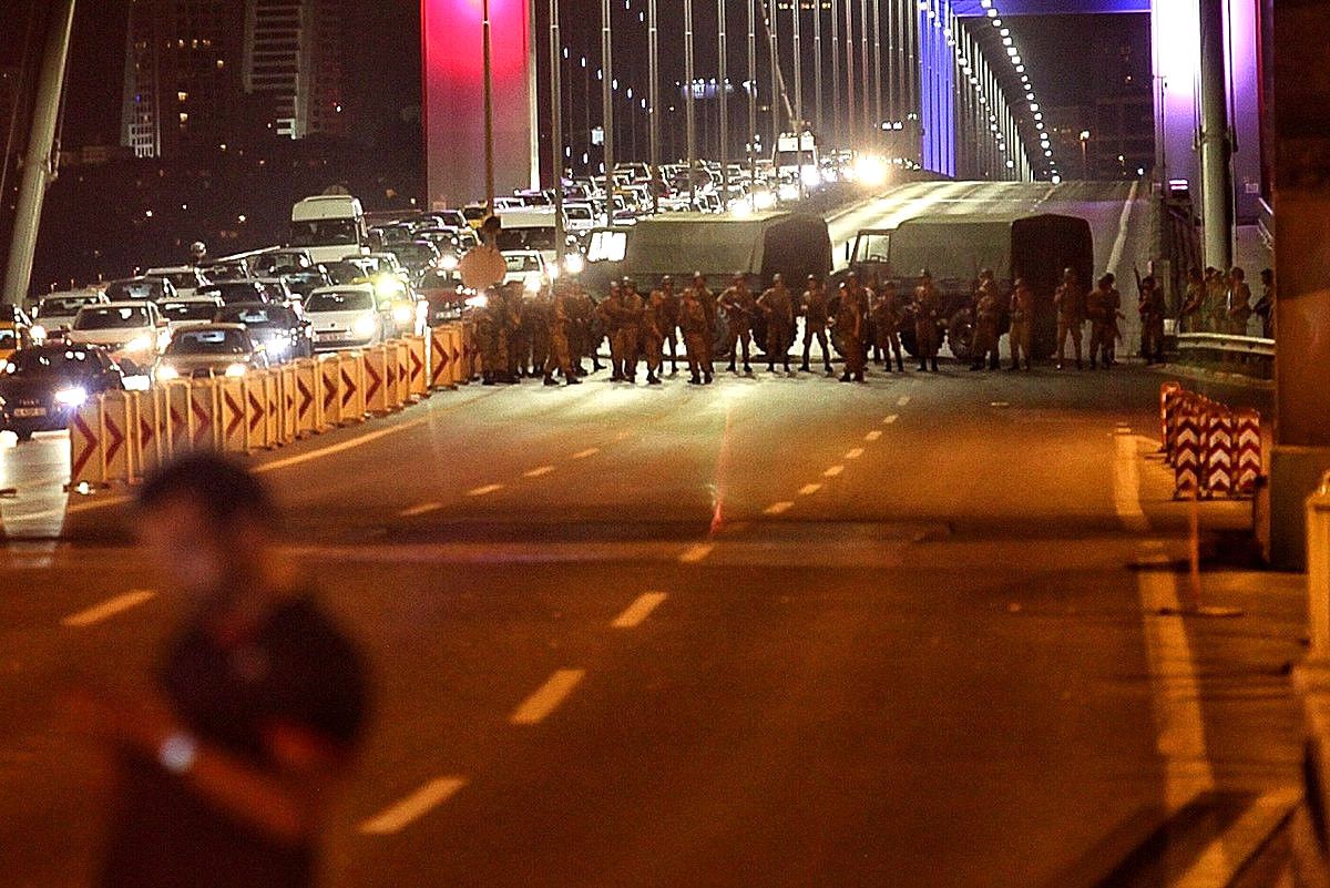 Darbeciler Vatandaşları Şehit Edip 'Bunda da Bir Hayır Vardır' Mesajları Atmışlar