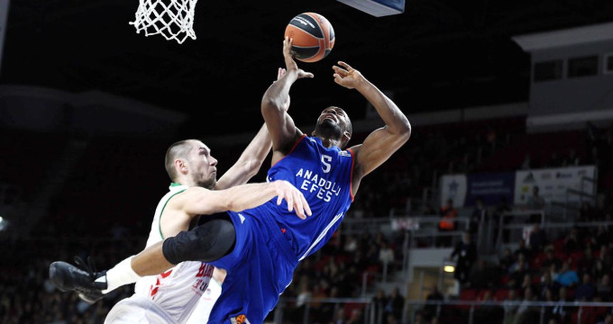 Euroleague'de Anadolu Efes, Baskonia'yı 96-85 Yendi
