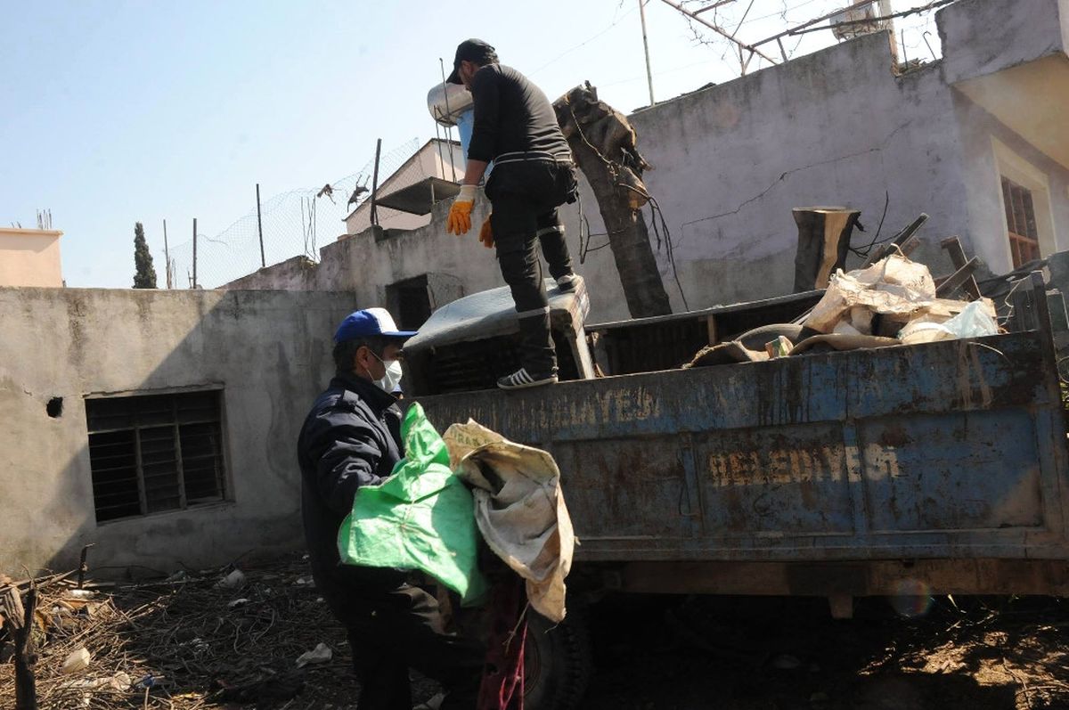 Osmaniye'de Evden 3 Römork Çöp Çıktı