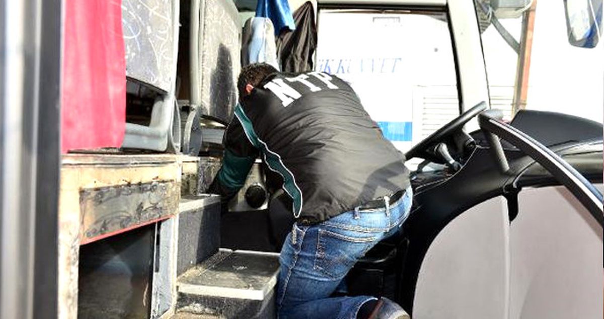 Otobüsteki Hostes Koltuğunun Altında 108 Kilo Eroin Ele Geçirildi