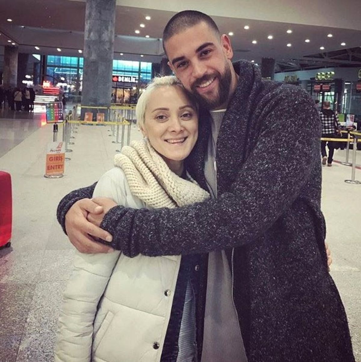 Survivor'dan Elenen Yiğit İzik, Eşiyle İlgili Eleştirilere Yanıt Verdi