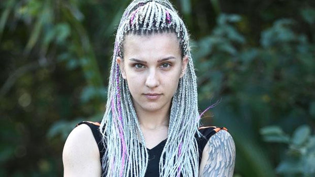 Survivor'da Elif Mor'un Saçlarını Böcekler Bastı