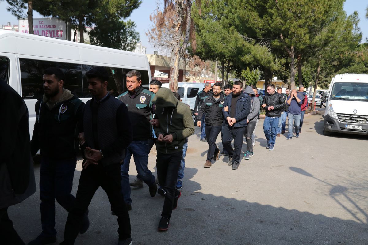 Adana'da 'Sosyete Torbacıları'na Baskın: 18 Kişi Gözaltında