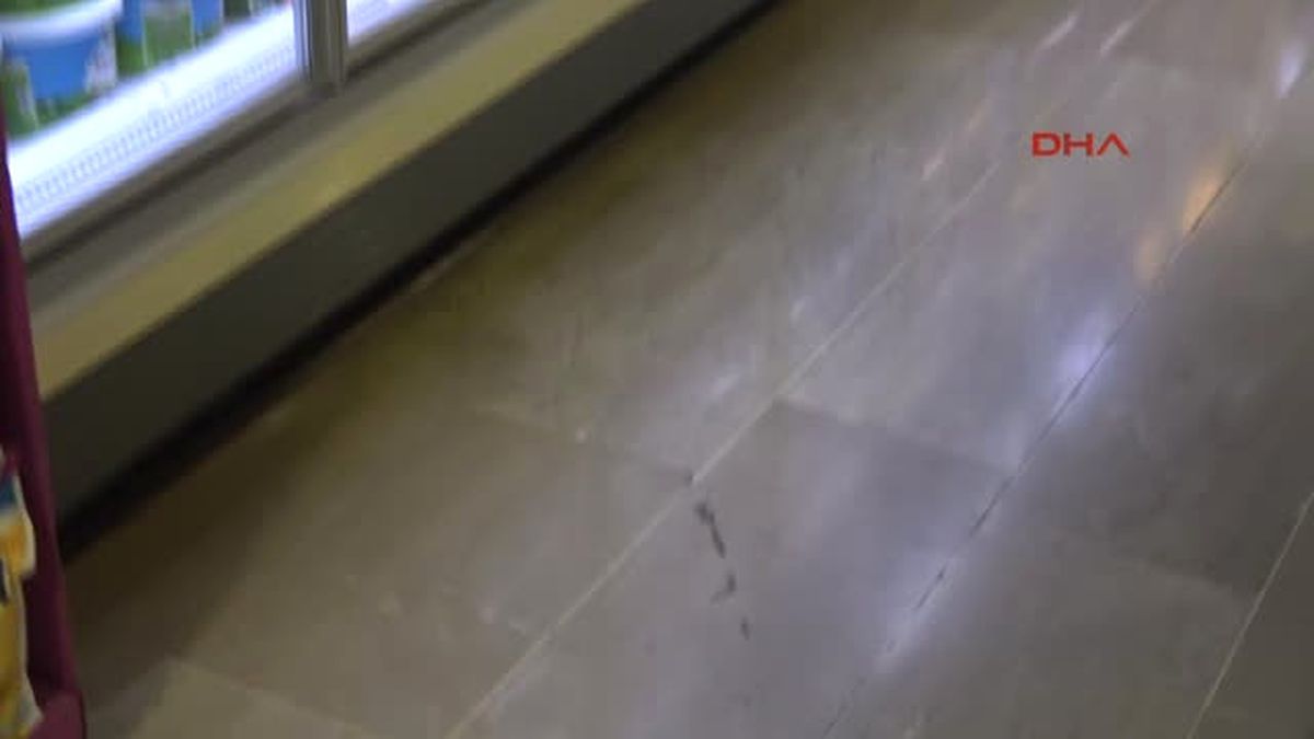 Dikkatsiz Müşteri Marketin Ortasında 13 Bin TL Bırakıp Gitti