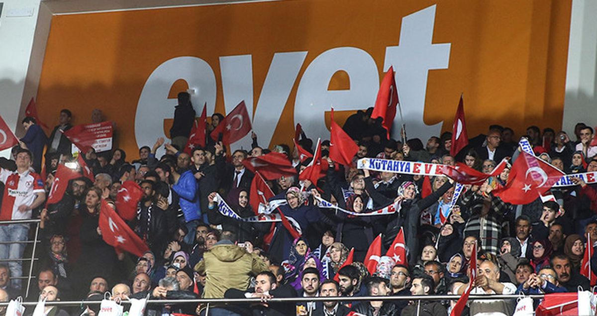 AK Parti 5 Milyon 'Evet' Gazetesi Dağıttı, Wi-Fi Şifresinde Bile Mesaj Var