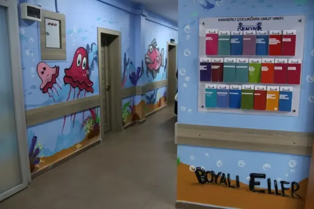 Kanserli Minikler İçin Hastane Duvarlarına Graffiti Yaptılar Kanserli Minikler İçin Hastane Duvarlarına Graffiti Yaptılar