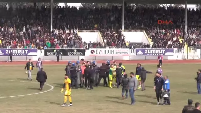 Adıyaman'da Amatör Maçta Arbede Adıyaman'da Amatör Maçta Arbede