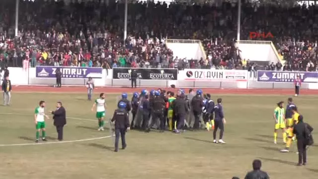 Adıyaman'da Amatör Maçta Arbede Adıyaman'da Amatör Maçta Arbede