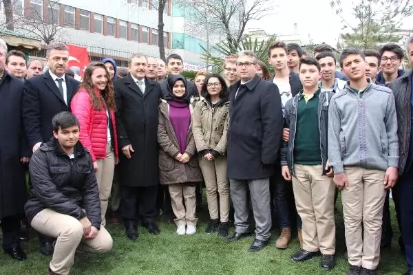 Bakan Eroğlu 10 Bin Fidan Dağıtım Etkinliğine Katıldı Bakan Eroğlu 10 Bin Fidan Dağıtım Etkinliğine Katıldı