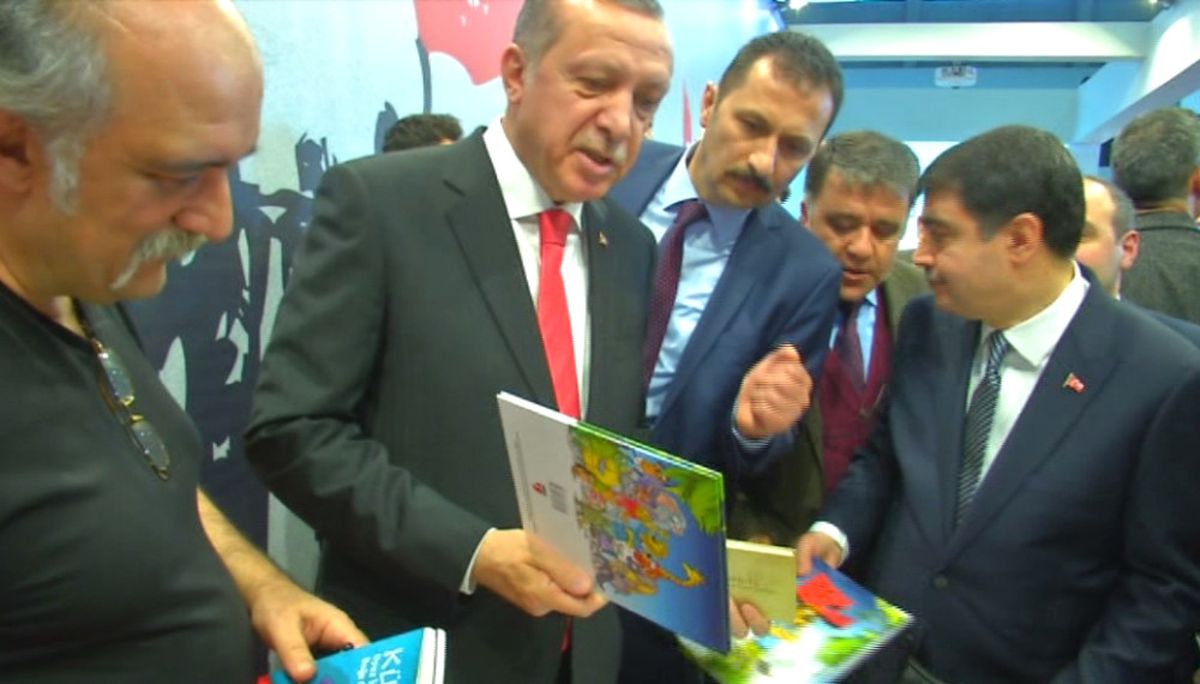 Erdoğan 15 Temmuz'u Sanal Gerçeklik Gözlüğüyle Tekrar Yaşadı
