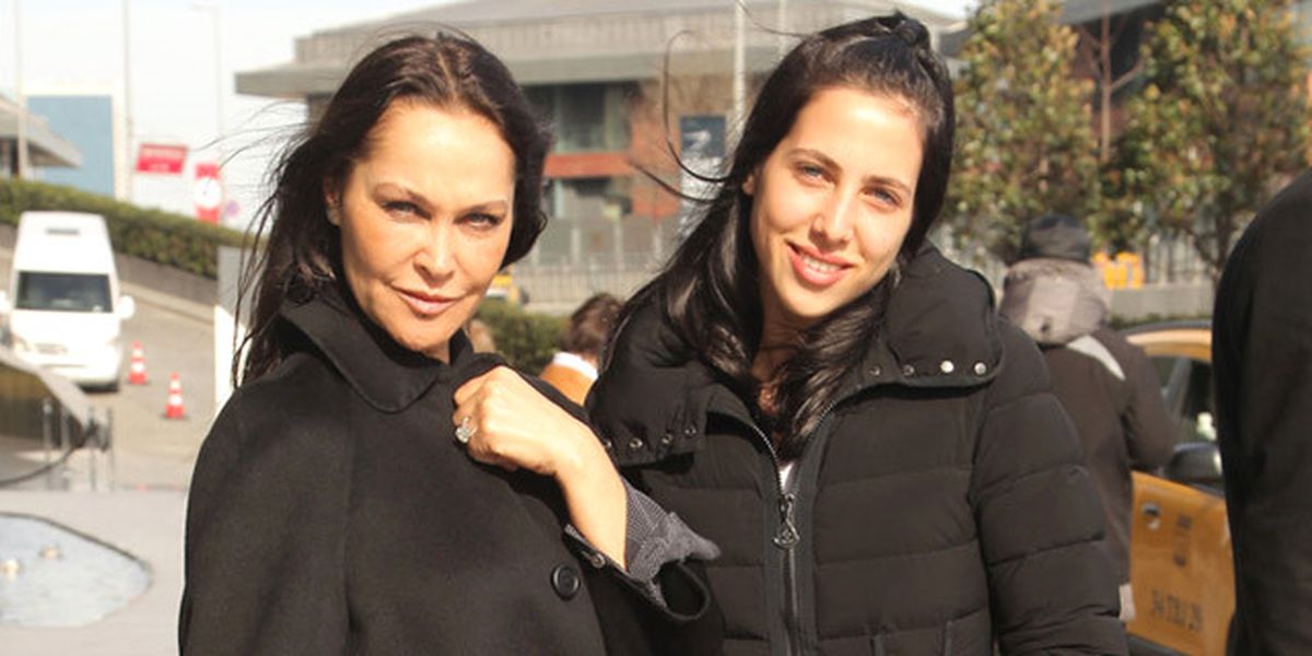 Hülya Avşar Evilik Sorusuna Cevap Verdi: Zehra'dan Utanıyorum!