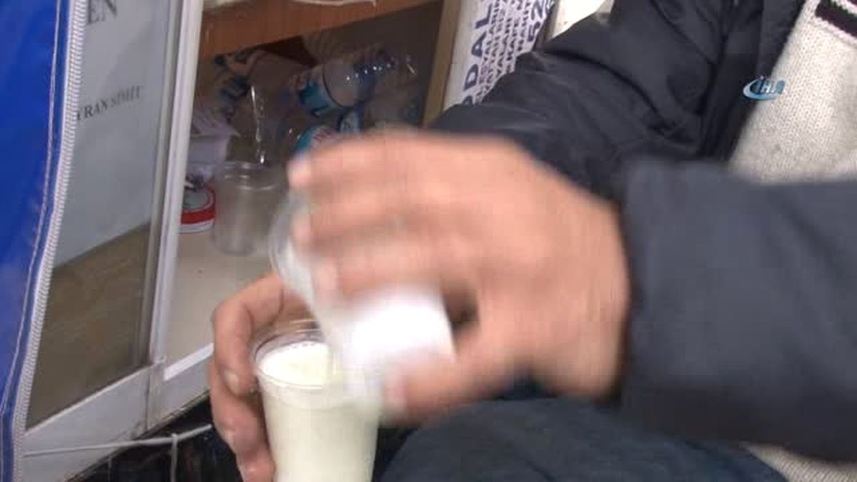 Adana'da Acılı Ayran Kuyruğu