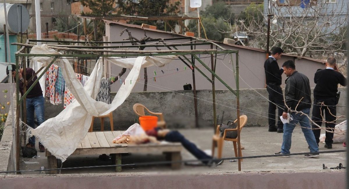Adana'da 19 Yaşındaki Genç Evinin Çatısında Ölü Bulundu