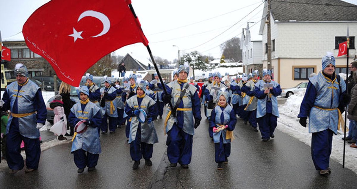 Belçika'nın 'Türk Köyü'nde Karnaval Coşkusu