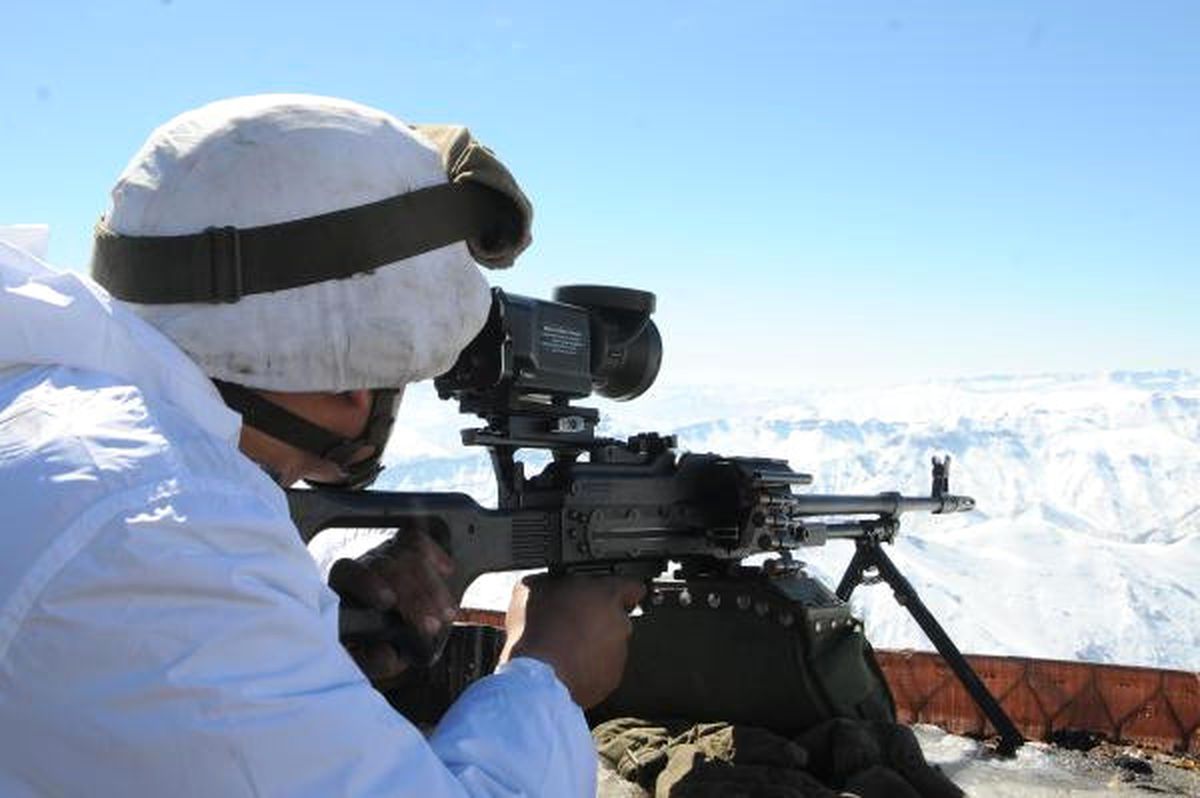 Komandolar, Irak Sınırındaki Dağları Teröristlerden Temizledi