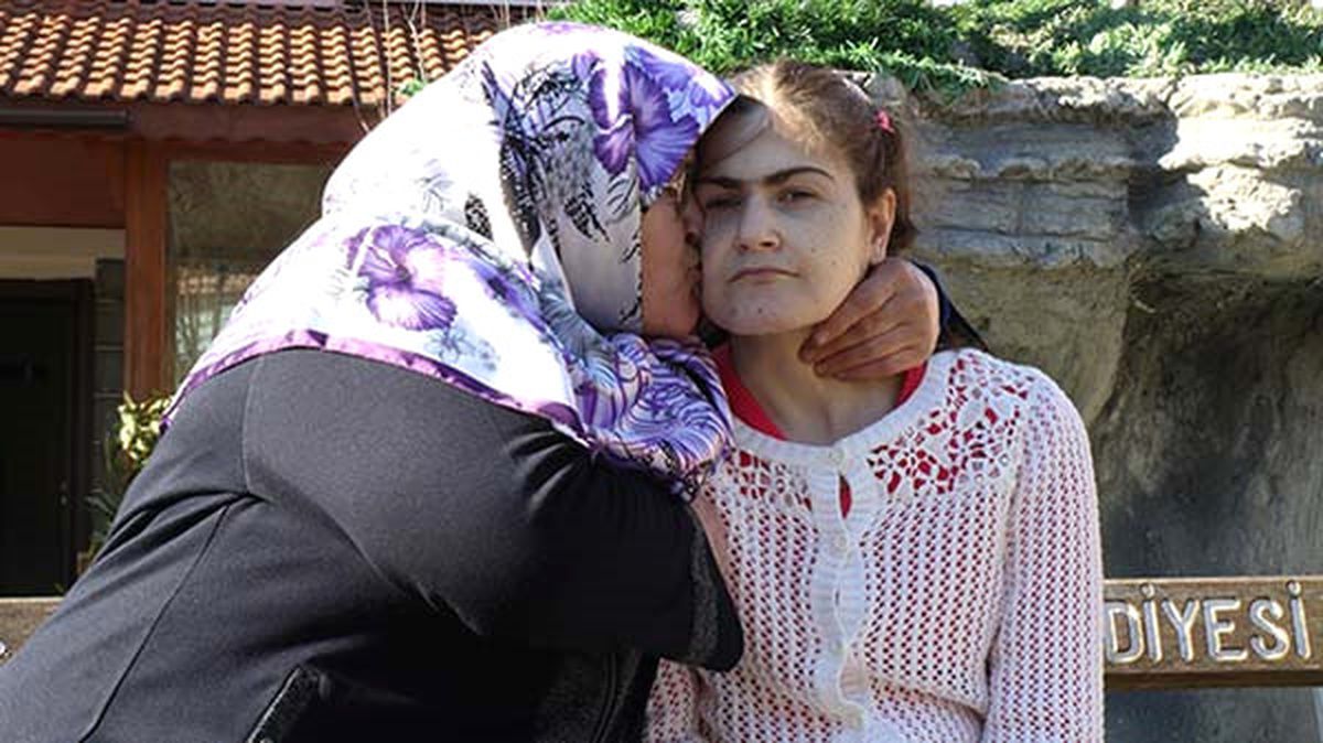 Doktorlar 'Yürüyemez' Dedi, 17 Yıl Sonra Yürümeye Başladı