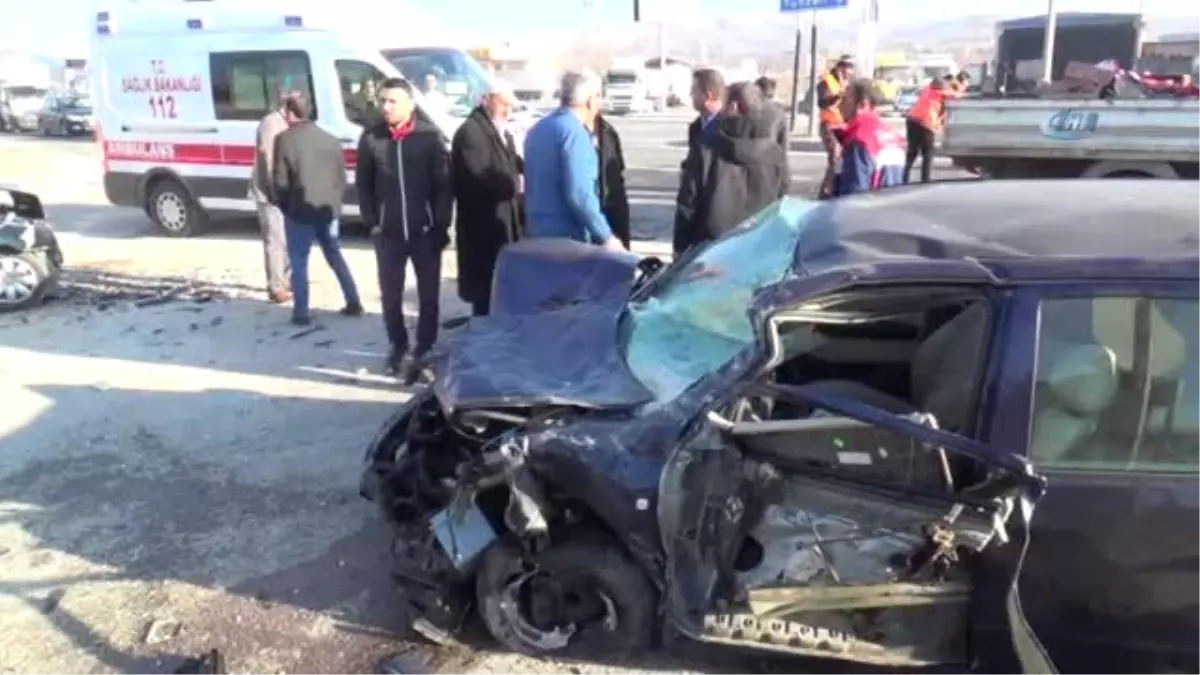 Elazığ'da Zincirleme Kaza: 4 Yaralı