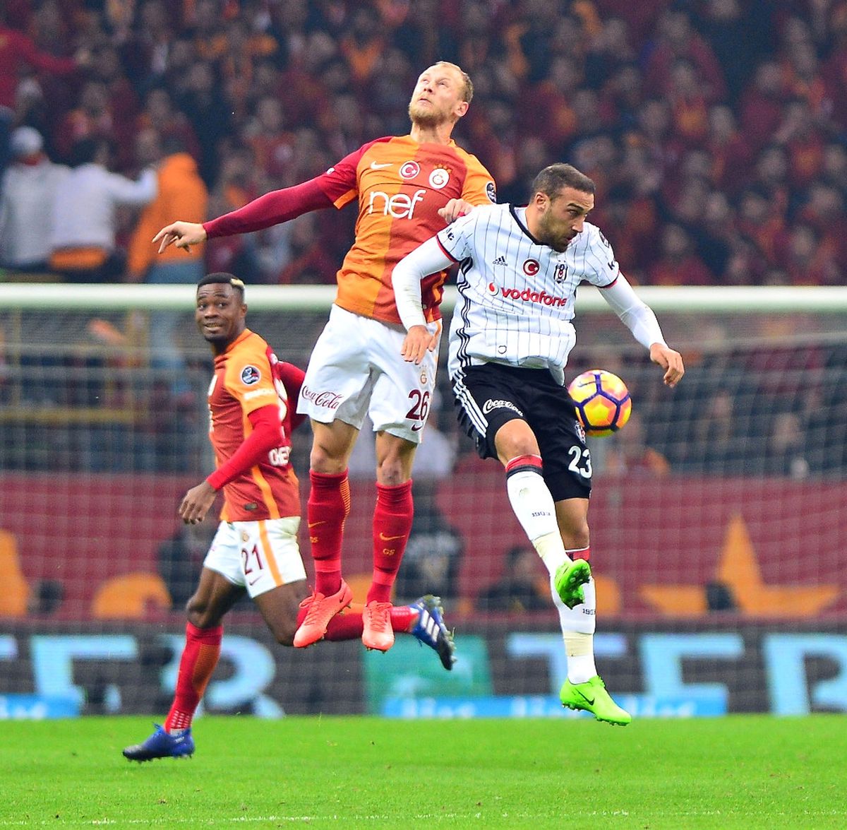 Ilk Yarı Sessiz Bitti