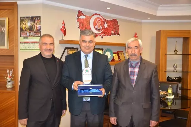 Muhtarlardan Başkan Özgüven'e Teşekkür Ziyareti