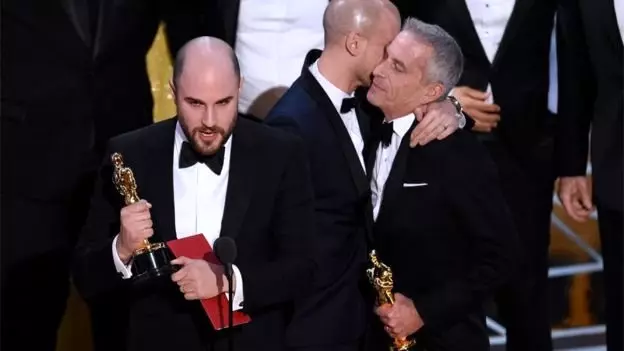 Oscar 2017: La La Land / Moonlight Karmaşasının Nedeni Ne? Oscar 2017: La La Land / Moonlight Karmaşasının Nedeni Ne?