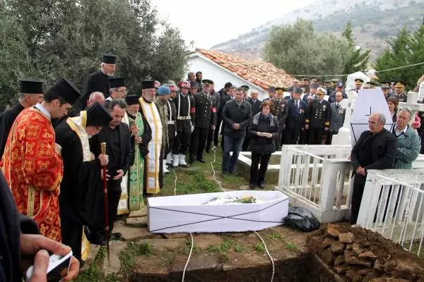 Rum Asıllı Kore Gazisi Askeri Törenle Toprağa Verildi