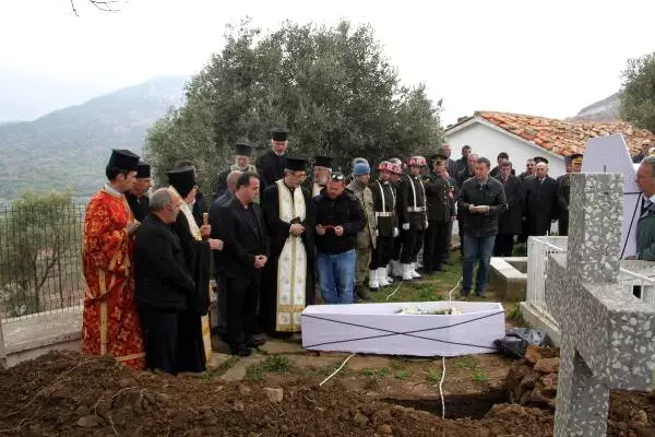 Rum Asıllı Kore Gazisi Askeri Törenle Toprağa Verildi