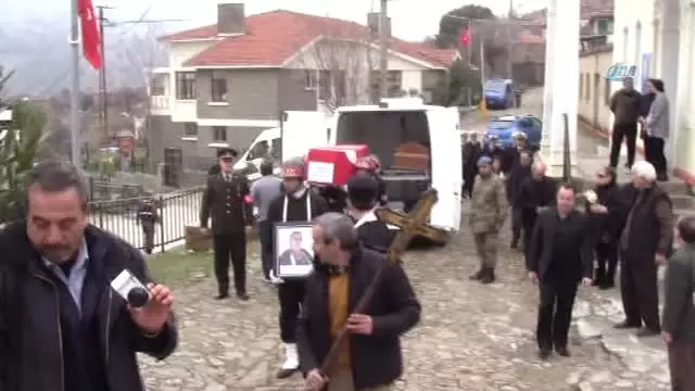 Rum Asıllı Kore Gazisine Kilisede Askeri Tören
