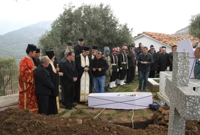 Rum Asıllı Kore Gazisine Kilisede Askeri Tören