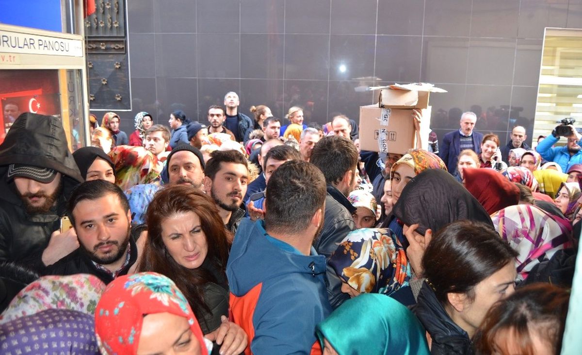 Trabzon'da 6 Aylık İş Başvurusu İzdihama Neden Oldu