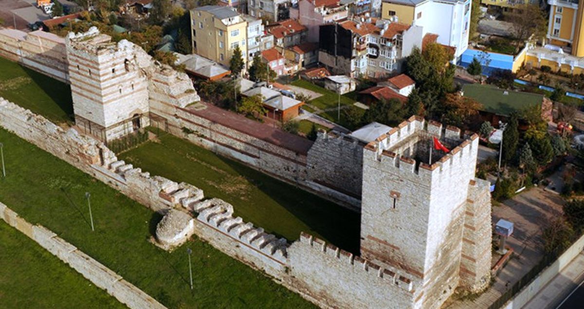 UNESCO Dünya Mirası Listesi'ndeki Tarihi Surlara Düğün Salonu Açıldı