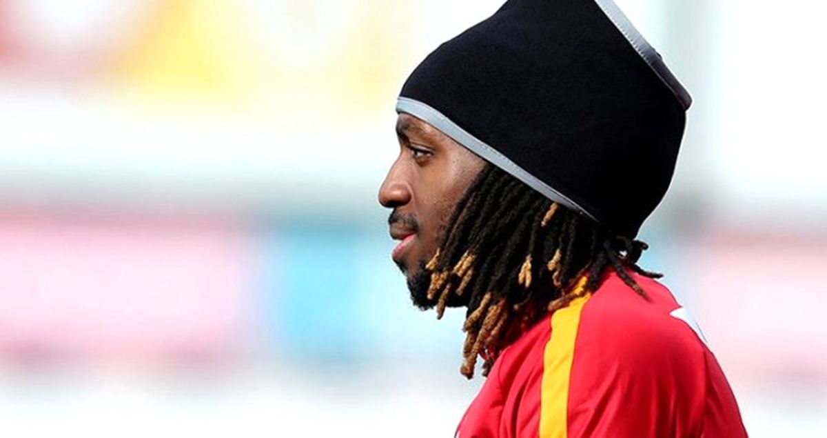 Galatasaraylı Taraftarlar Cavanda'ya Yüklendi: Sen Nasıl Adamsın